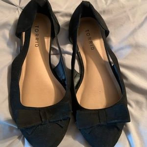 Black flats Torrid 8w bow on too worn 1 time